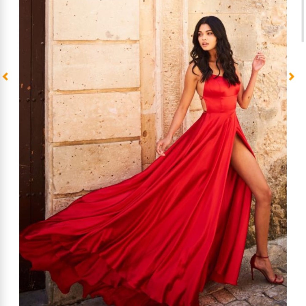 RED PROM DRESS - Picture 3 of 6